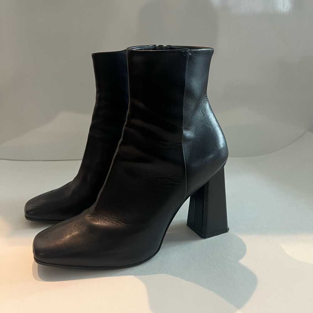 Black leather heeled boots, size 36.5
